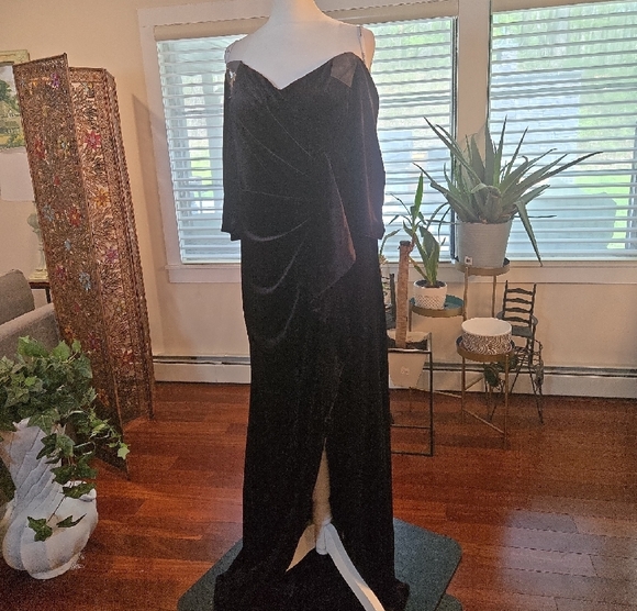 JJs HOUSE Black Off The Shoulder Draped Full Length Formal Evening Gown Sz 14 - Picture 3 of 8